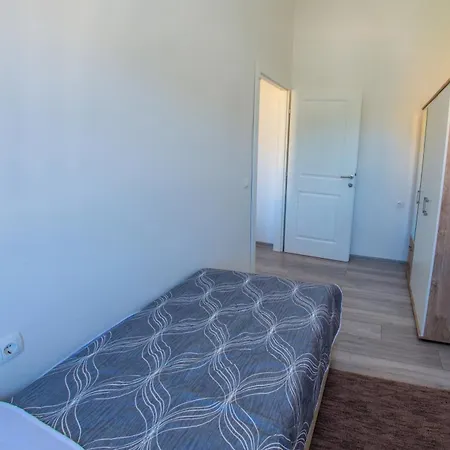 Luminos 모스타르