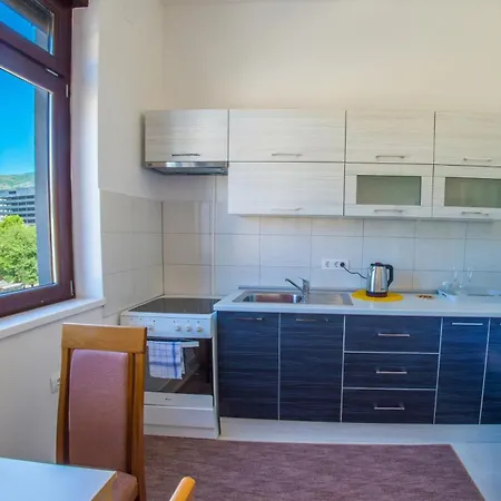 Luminos Apartment *