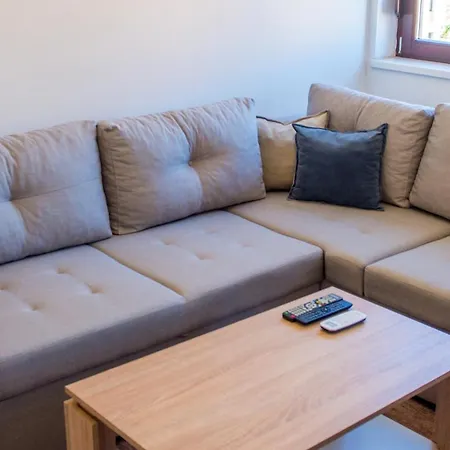 Luminos 모스타르