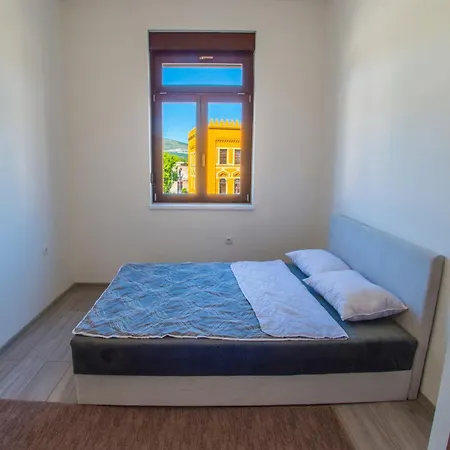 Luminos Apartment